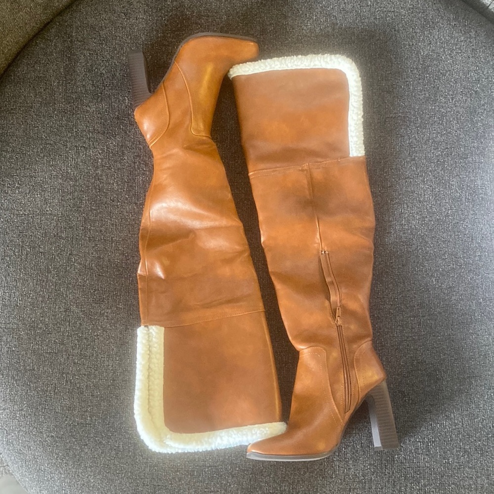 Brand is justfab size 7.5